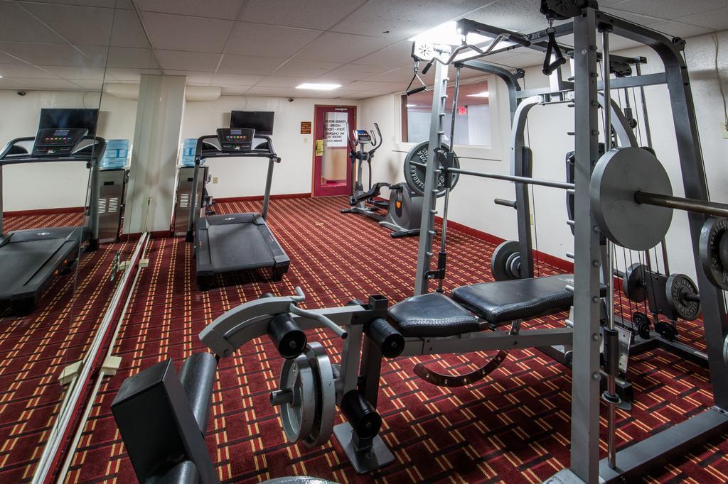 Ramada By Wyndham Medford Hotel & Conference Center Экстерьер фото