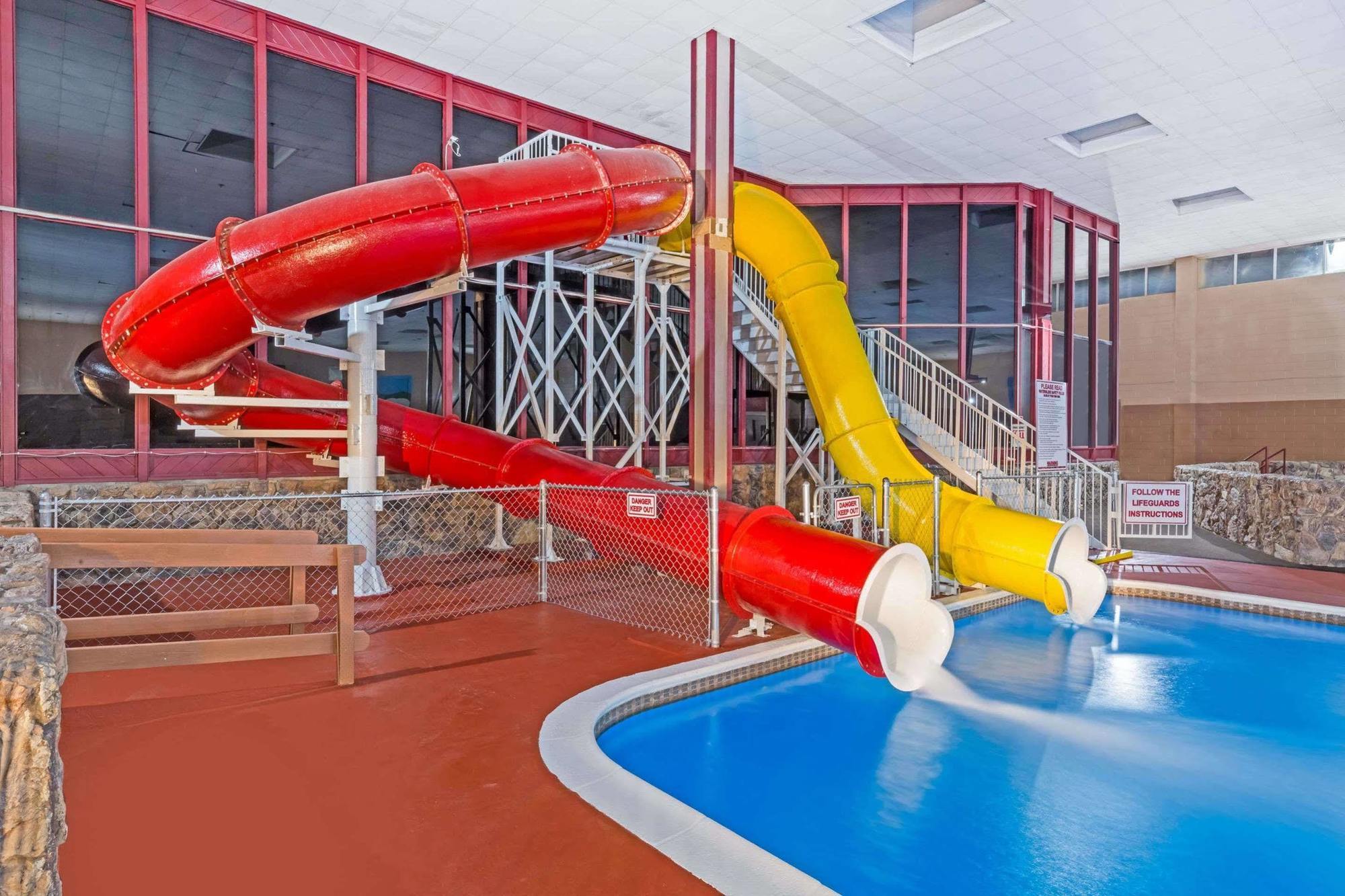 Ramada By Wyndham Medford Hotel & Conference Center Экстерьер фото